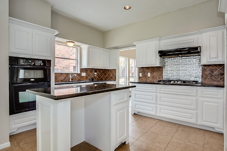 Photo 2 of 20 - 15122 Chetland Place Dr, Houston, TX 77095
