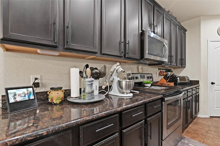 Photo 10 of 30 - 5408 Wharfside Pl, Denton, TX 76208