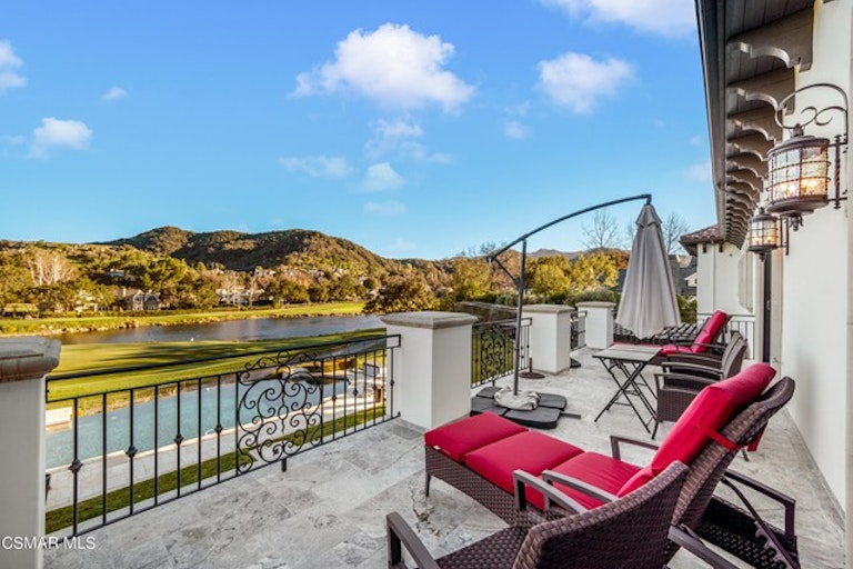 Photo 34 of 80 - 208 W Stafford Rd, Thousand Oaks, CA 91361