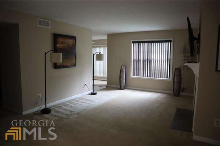 Photo 4 of 15 - 1614 Glenleaf Dr, Peachtree Corners, GA 30092
