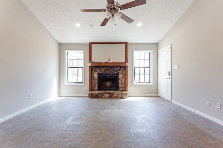 Photo 5 of 26 - 11673 Matthews Trl, Hampton, GA 30228
