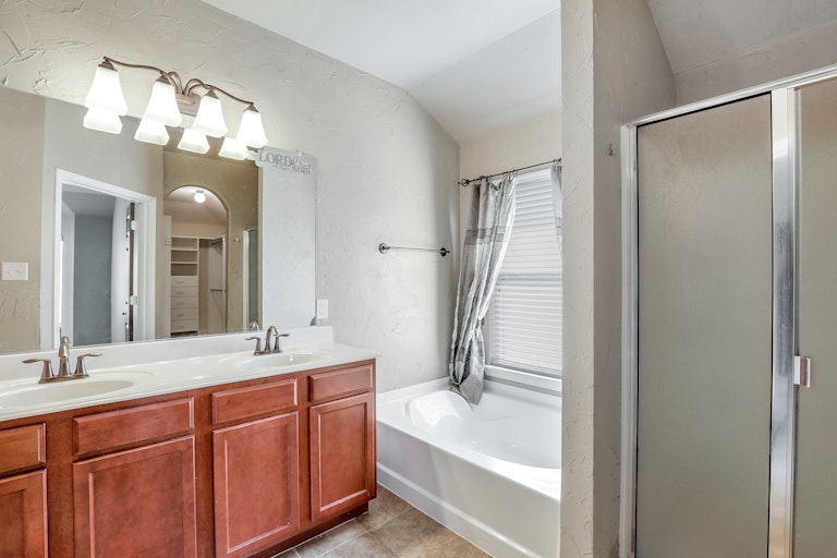 Photo 12 of 25 - 8705 Vista Royale Dr, Fort Worth, TX 76108