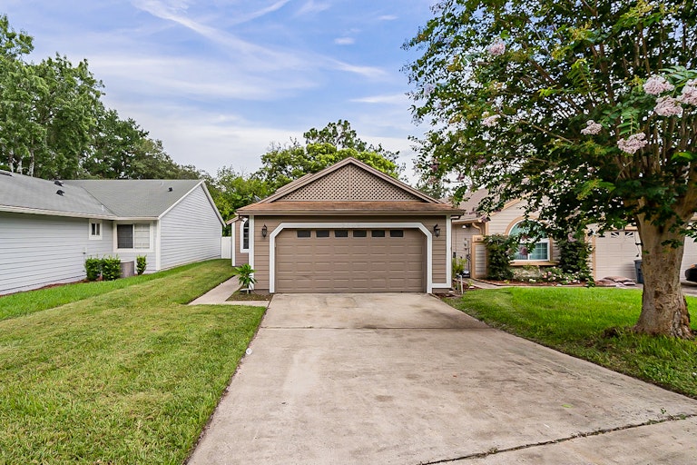 Photo 1 of 29 - 3009 Weymouth Ct, Apopka, FL 32703