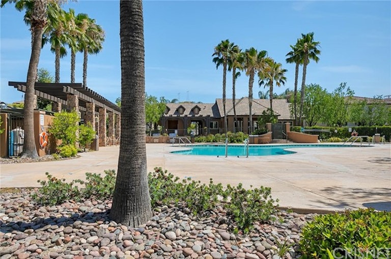 Photo 25 of 26 - 19326 Opal Ln #326, Santa Clarita, CA 91350