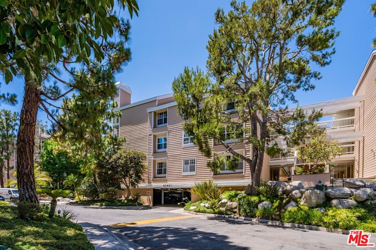 Photo 29 of 41 - 4342 Redwood Ave Unit C308, Marina Del Rey, CA 90292