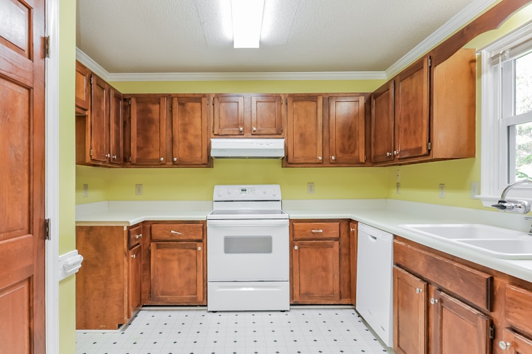Photo 2 of 25 - 4709 Plum Blossum Dr, Knightdale, NC 27545