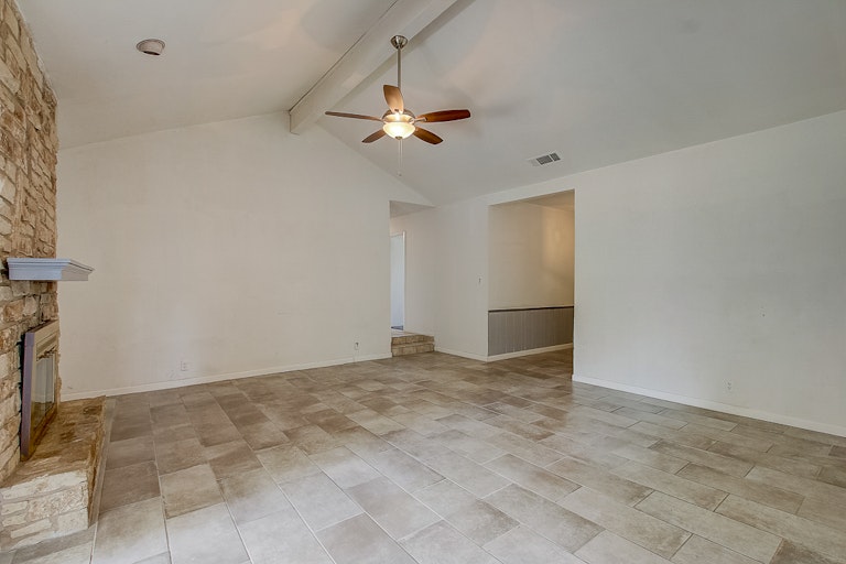 Photo 14 of 33 - 503 Quail Creek Dr, Round Rock, TX 78664