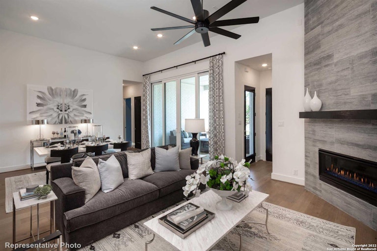 Photo 21 of 25 - 1915 Privet Rd, New Braunfels, TX 78132