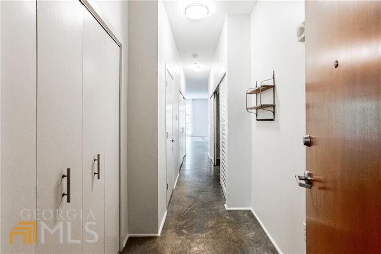 Photo 3 of 37 - 560 Dutch Valley Rd NE #2212, Atlanta, GA 30324