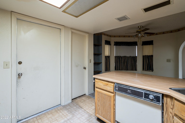 Photo 13 of 32 - 2541 E Wagoner Rd, Phoenix, AZ 85032