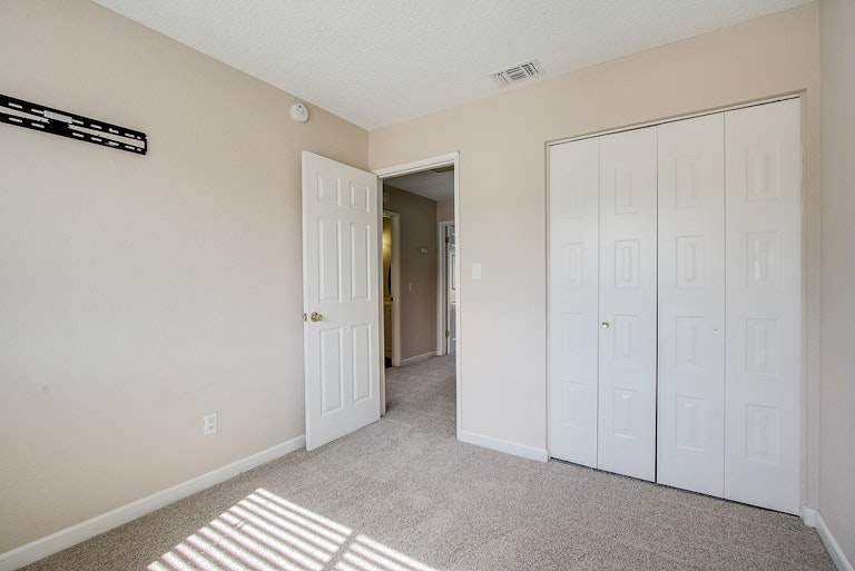 Photo 27 of 39 - 7572 Burgoyne Ln, Sacramento, CA 95823