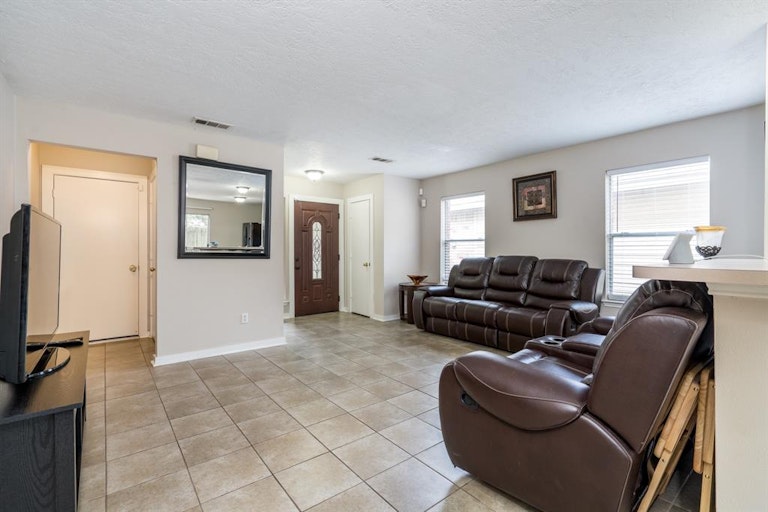 Photo 1 of 19 - 11927 Rolling Stream Dr, Tomball, TX 77375