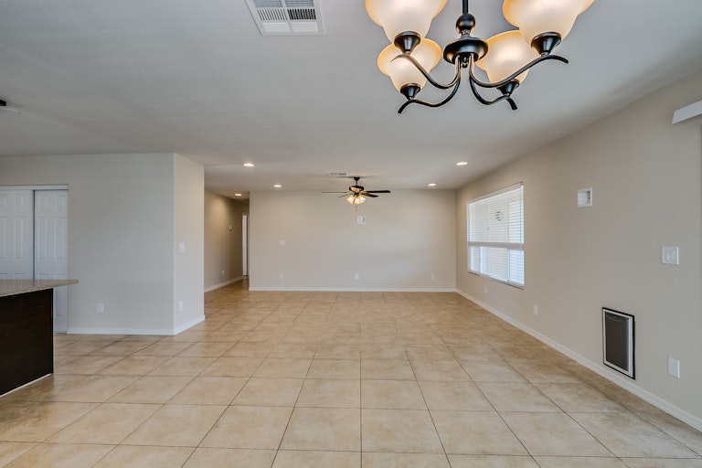 Photo 4 of 22 - 3027 W Daley Ln, Phoenix, AZ 85027