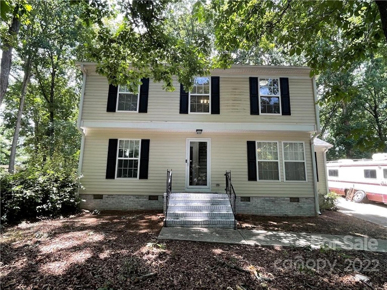 Photo 2 of 37 - 14108 Mill House Dr, Matthews, NC 28105