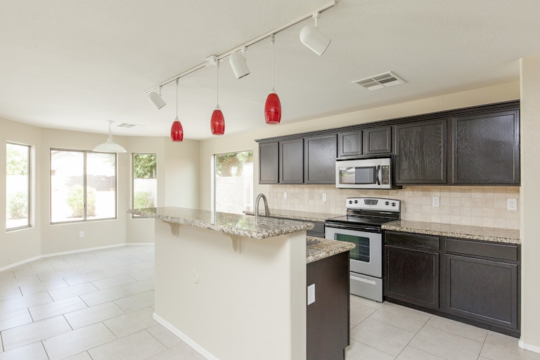 Photo 15 of 29 - 10542 W Roanoke Ave, Avondale, AZ 85392