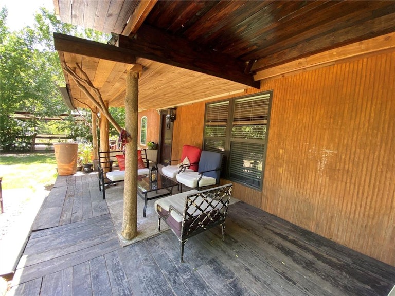 Photo 11 of 19 - 548 Elston Dr, Dallas, TX 75232