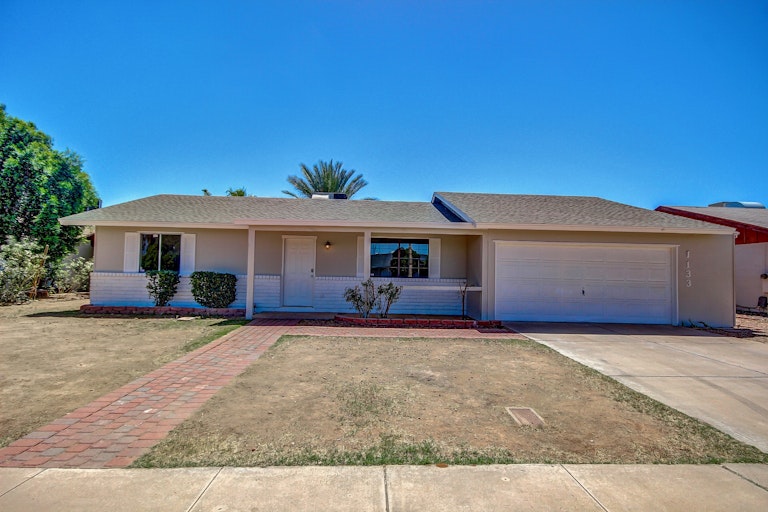 Photo 1 of 25 - 1133 E Glade Cir, Mesa, AZ 85204
