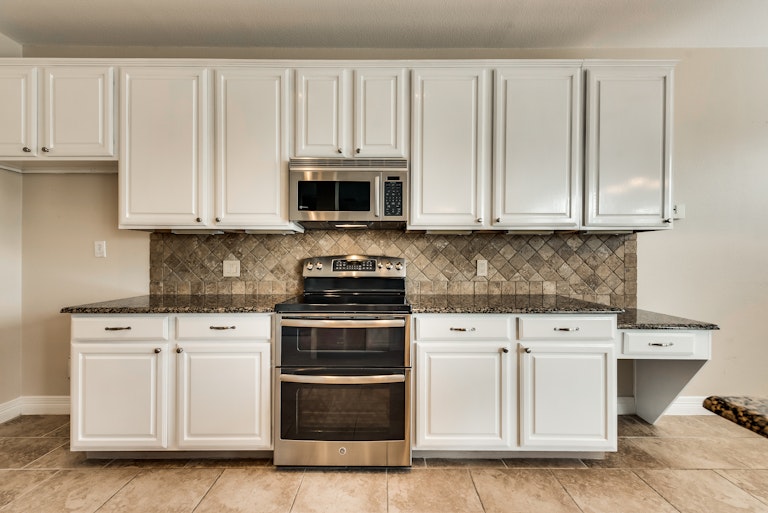 Photo 11 of 45 - 2204 Sheldon Dr, McKinney, TX 75072