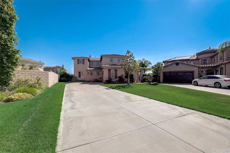 Photo 1 of 61 - 31916 Corte San Pablo, Winchester, CA 92596