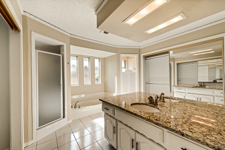 Photo 3 of 27 - 1528 Springtree Cir, Richardson, TX 75082