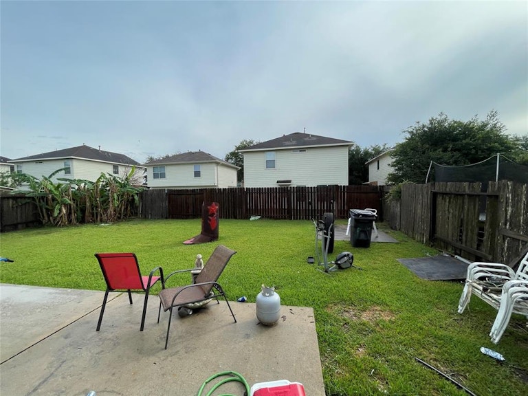 Photo 3 of 13 - 4114 Mistissin Ln, Houston, TX 77053