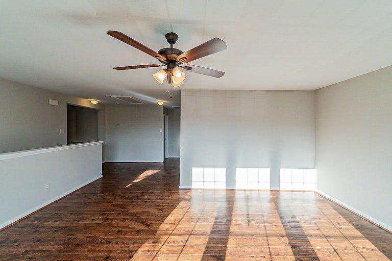 Photo 22 of 39 - 6926 Oleander Grove Way, Houston, TX 77049