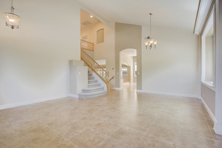 Photo 15 of 41 - 1400 Musgrave Dr, Roseville, CA 95747