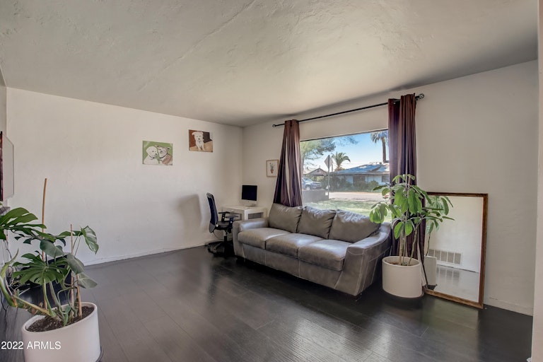 Photo 7 of 26 - 1917 E Mitchell Dr, Phoenix, AZ 85016