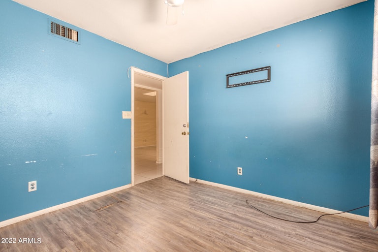 Photo 17 of 30 - 3351 W Shangri La Rd, Phoenix, AZ 85029