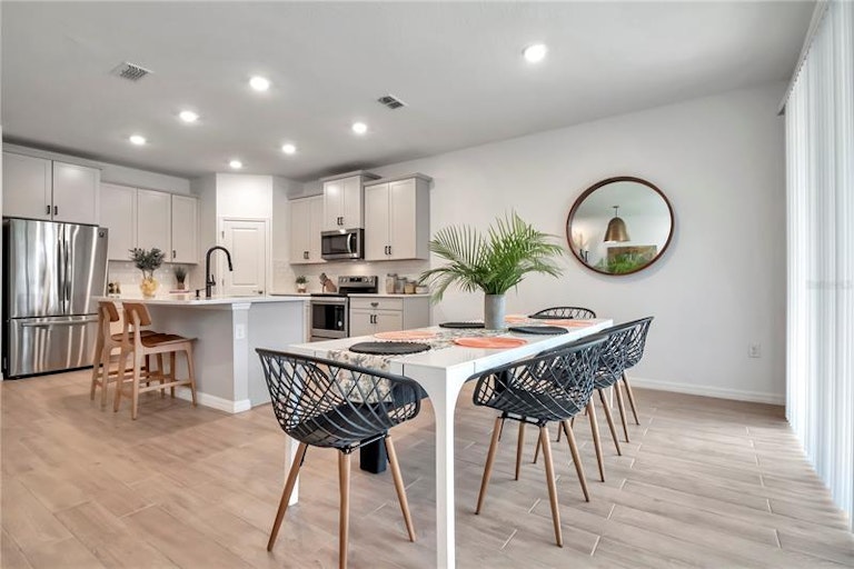 Photo 7 of 27 - 10918 Kidron Valley Ln, Tampa, FL 33625