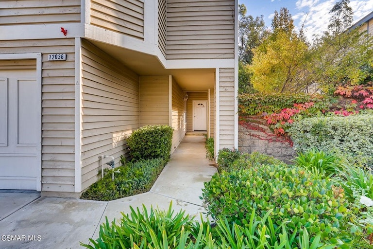 Photo 2 of 28 - 12036 Alderbrook St, Moorpark, CA 93021
