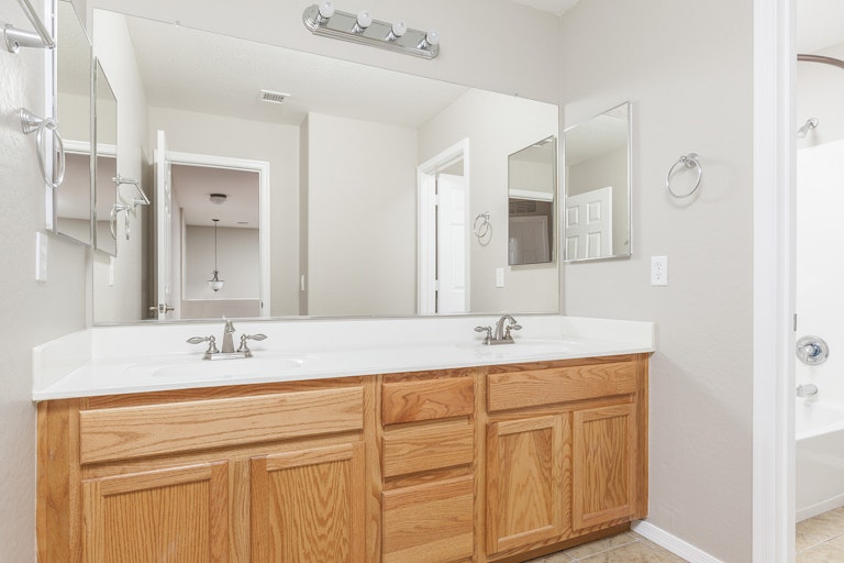 Photo 15 of 26 - 17833 W Maui Ln, Surprise, AZ 85388