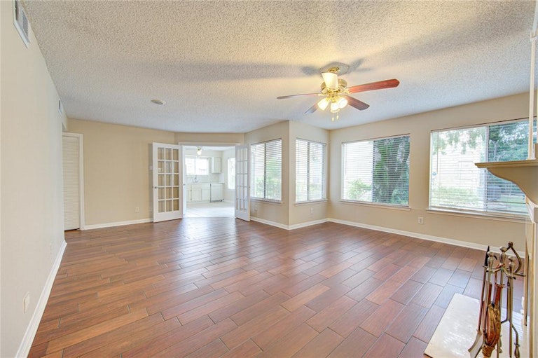 Photo 21 of 37 - 12200 Overbrook Ln #31A, Houston, TX 77077