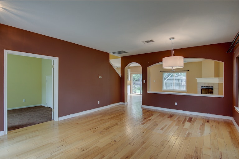 Photo 11 of 30 - 10921 Bexley Ln, Austin, TX 78739