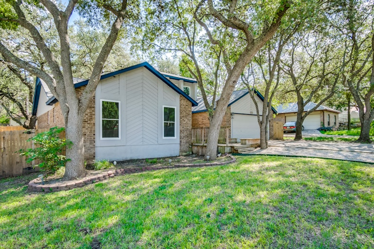 Photo 18 of 22 - 8374 Timber Cabin, San Antonio, TX 78250