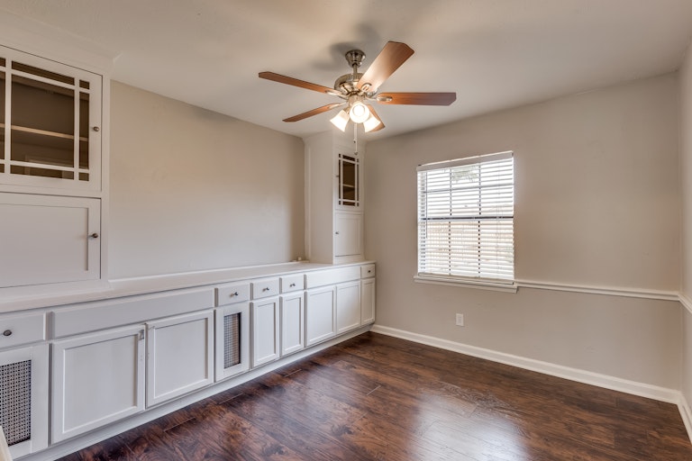 Photo 9 of 27 - 5717 Truitt St, The Colony, TX 75056