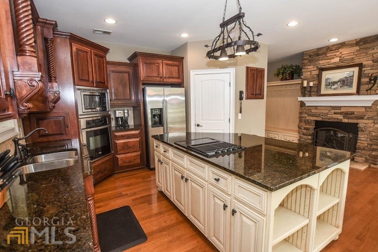 Photo 19 of 105 - 1013 Country Ln, Loganville, GA 30052