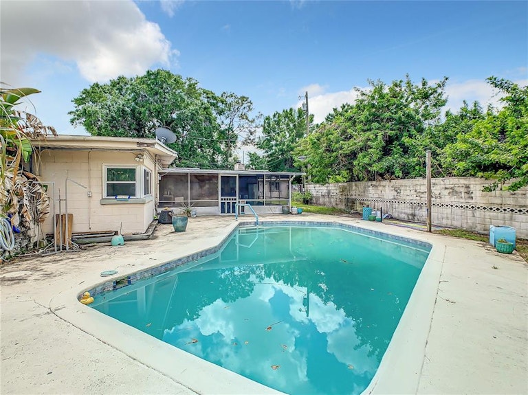 Photo 39 of 47 - 5220 Kings Ct, Orlando, FL 32810
