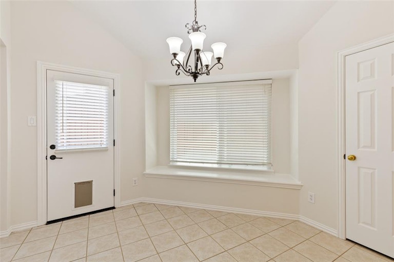 Photo 14 of 28 - 8904 Lakewood Dr, Irving, TX 75063
