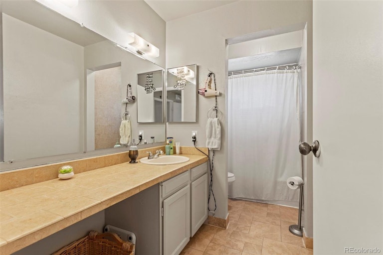 Photo 12 of 19 - 3685 S Kittredge St Unit C, Aurora, CO 80013