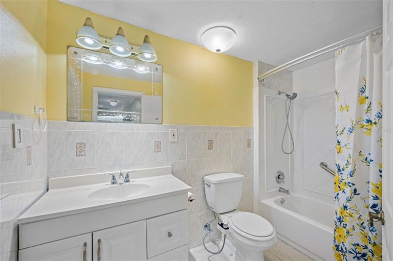 Photo 7 of 13 - 6067 Oak Ridge Ave, New Port Richey, FL 34653