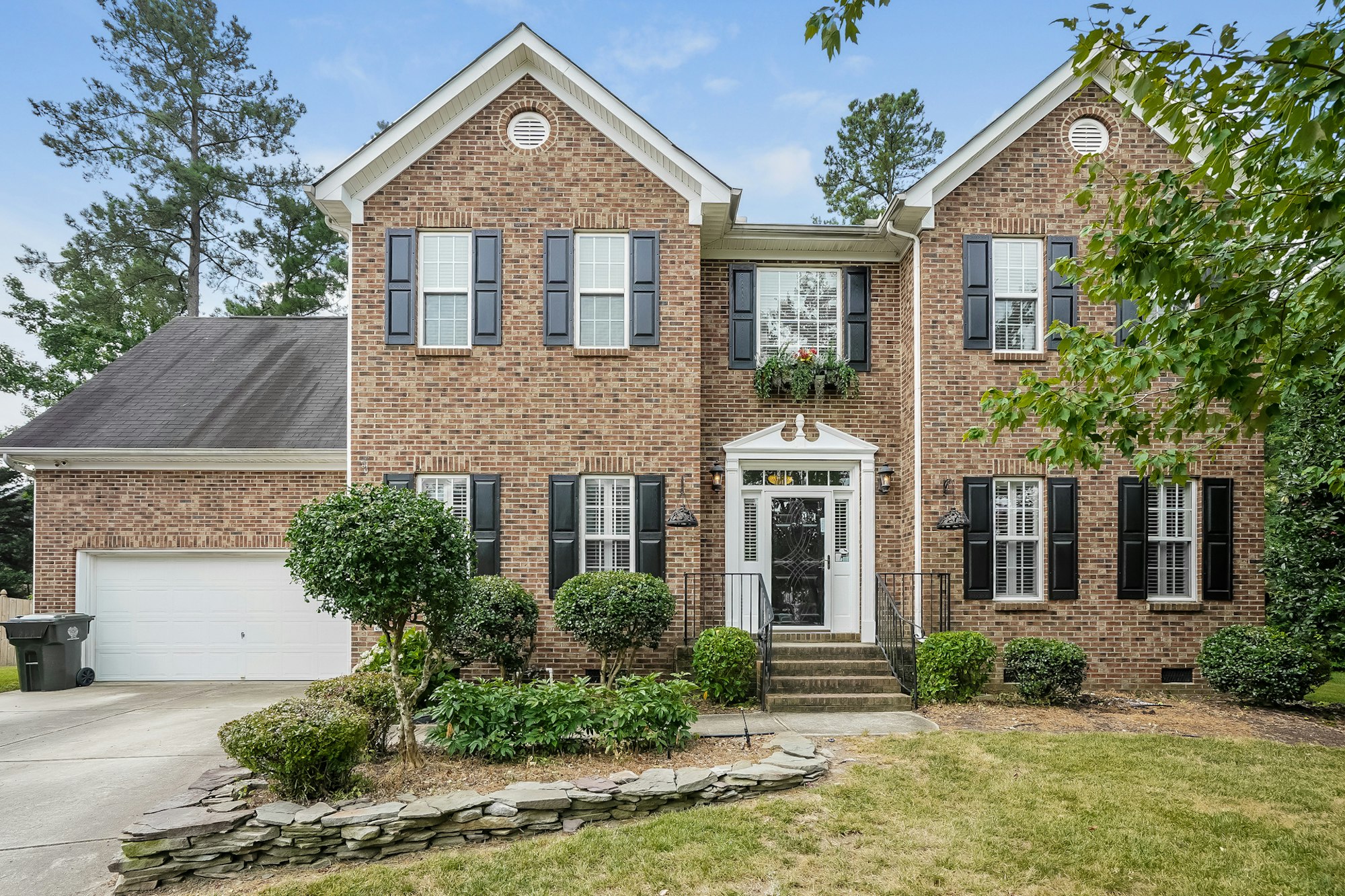 Photo 1 of 25 - 8201 Coosa Ct, Raleigh, NC 27616