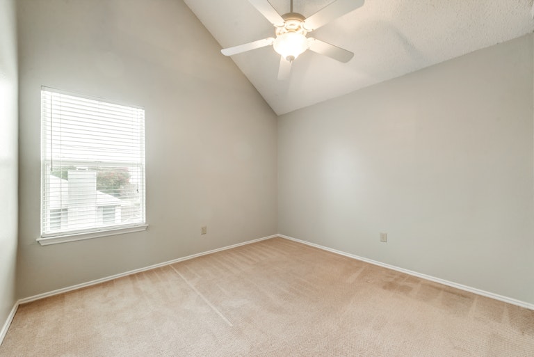 Photo 18 of 23 - 1105 Cherrytree Dr, Arlington, TX 76001