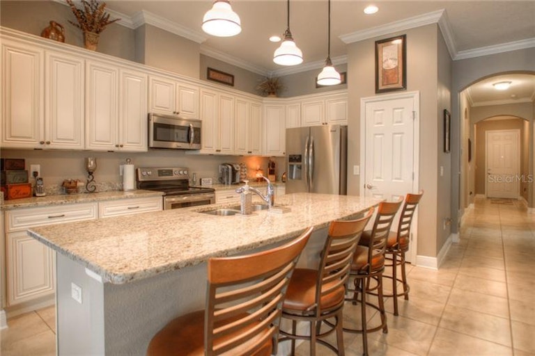 Photo 3 of 25 - 541 Westchester Hills Ln, Valrico, FL 33594