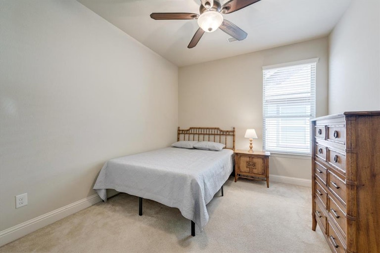 Photo 32 of 40 - 2701 Twinflower Dr, Fort Worth, TX 76244
