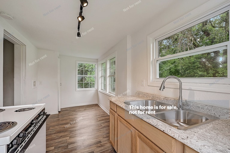 Photo 18 of 27 - 1718 McMillan St, Jacksonville, FL 32209