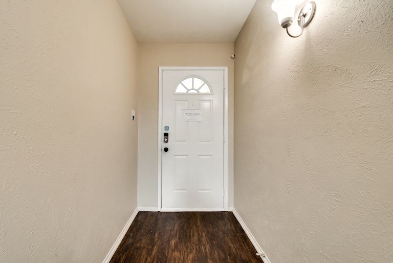 Photo 10 of 27 - 7302 Christie Ln, Dallas, TX 75249