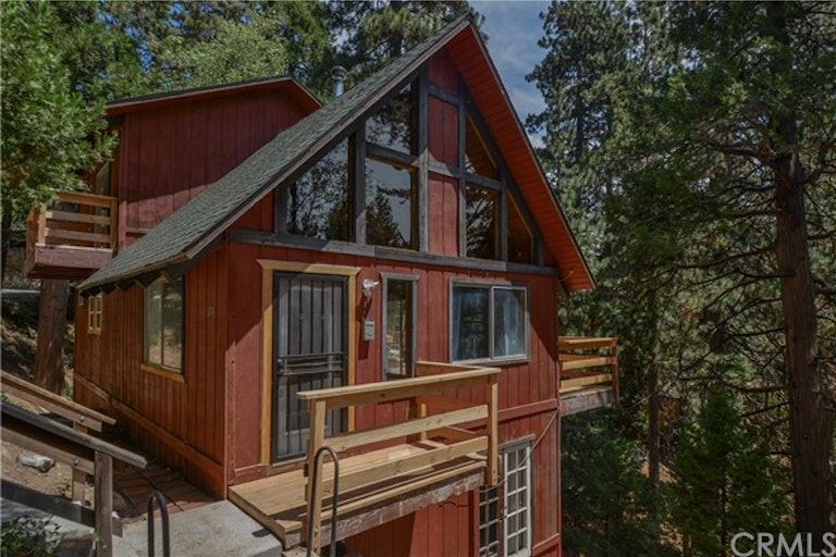 Photo 17 of 25 - 679 Oak Dr, Twin Peaks, CA 92391