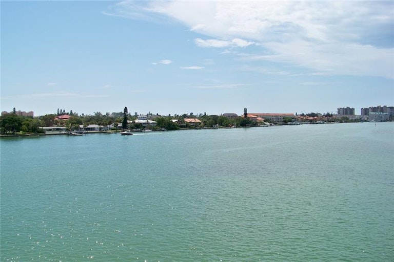 Photo 5 of 25 - 7892 Sailboat Key Blvd S #505, South Pasadena, FL 33707