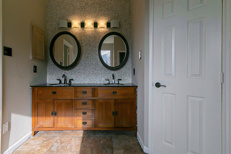 Photo 19 of 27 - 1806 Shadow Haven Ct, Fresno, TX 77545